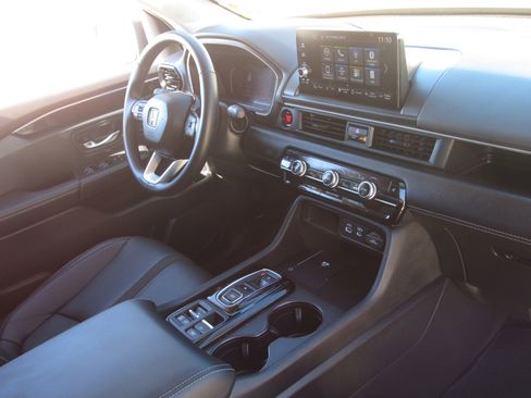 Certified 2025 Honda Pilot EX-L image 9