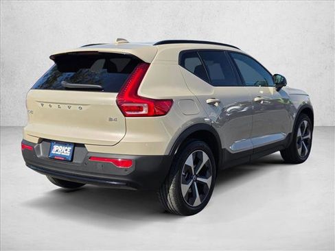 Used 2026 Volvo XC40 B4 Core w/ Protection Package Premier FWD image 5