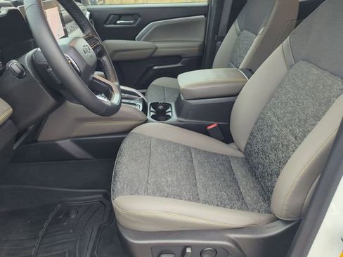 Used 2024 Chevrolet Colorado ZR2 w/ Technology Package image 11