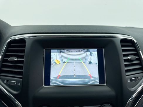 Used 2018 Jeep Grand Cherokee Limited image 24