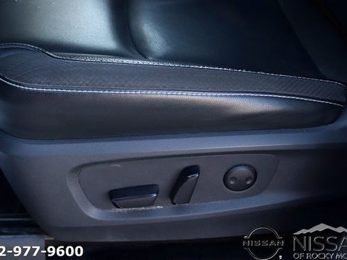 Used 2022 Nissan Pathfinder SL w/ SL Premium Package image 17