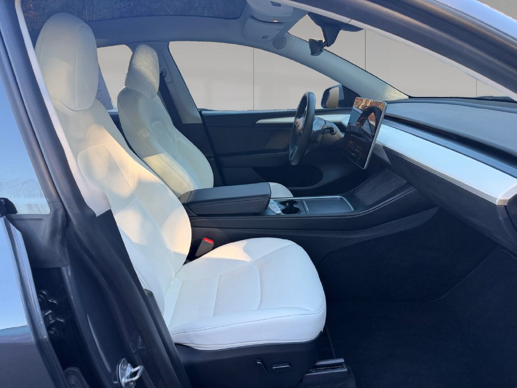 Used 2023 Tesla Model Y Performance AWD/4WD image 16