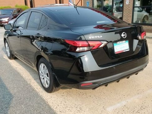 Used 2021 Nissan Versa S FWD image 2