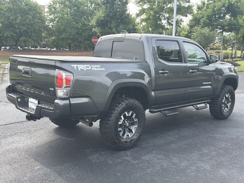 Used 2022 Toyota Tacoma TRD Off-Road w/ Technology Package RWD image 9