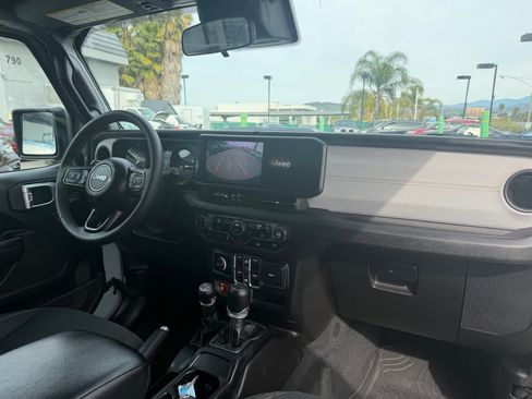 Used 2024 Jeep Wrangler Willys image 29