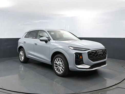 New 2026 Audi Q3 quattro 2.0T AWD/4WD image 3