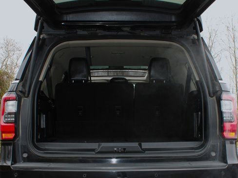 Used 2019 Ford Expedition Max Platinum image 12