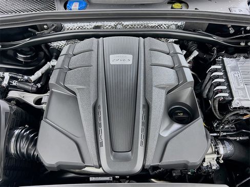 New 2026 Porsche Macan S image 32