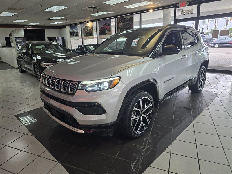 Used 2025 Jeep Compass Limited w/ Elite Group AWD/4WD image 1