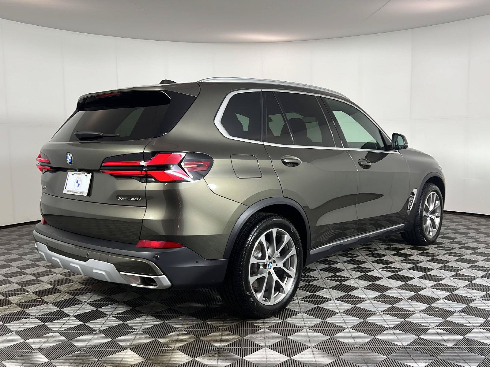 Used 2025 BMW X5 xDrive40i w/ Premium Package AWD/4WD image 5