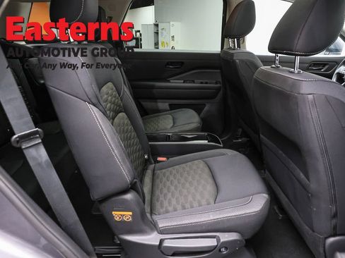 Used 2023 Nissan Pathfinder SV w/ SV Premium Package AWD/4WD image 24