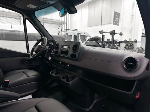 New 2025 Mercedes-Benz Sprinter 2500 image 28