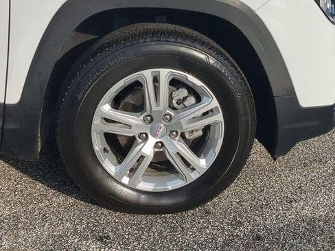 Used 2024 GMC Terrain SLE AWD/4WD image 10