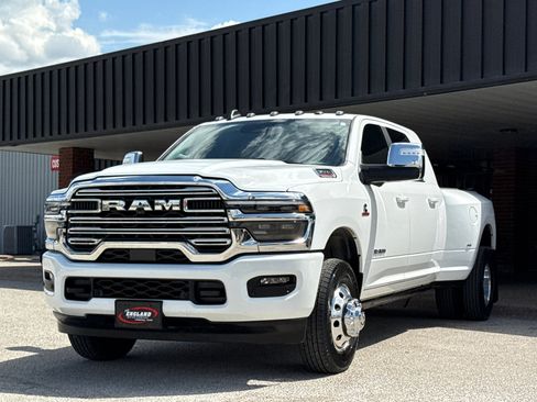 Used 2026 RAM 3500 Laramie AWD/4WD image 3