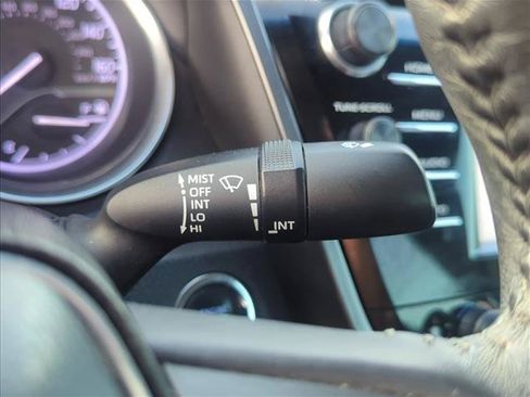 Used 2018 Toyota Camry XLE FWD image 15