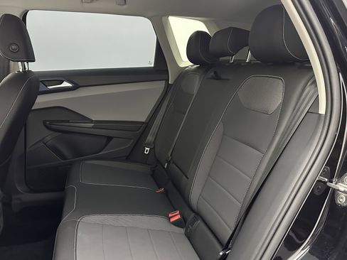 Used 2024 Volkswagen Taos SE image 27