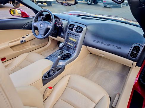 Used 2006 Chevrolet Corvette Convertible w/ Preferred Equipment Group image 16