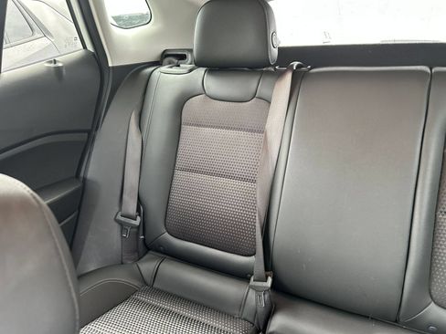 Used 2025 Chevrolet Trax LT FWD image 34