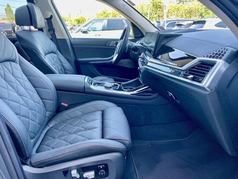 Used 2024 BMW X7 xDrive40i w/ Premium Package AWD/4WD image 15