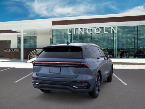 New 2026 Lincoln Nautilus Reserve image 8