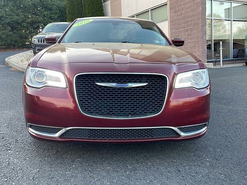 Used 2018 Chrysler 300 Touring image 12