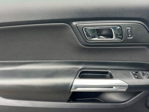 Used 2015 Ford Mustang Coupe image 11