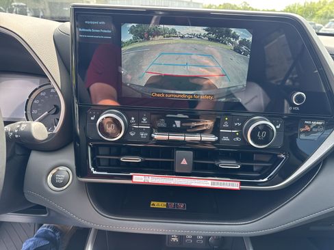 New 2025 Toyota Highlander XLE image 20