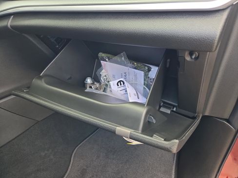 New 2025 Jeep Grand Cherokee L Laredo w/ Luxury Tech Group I image 36