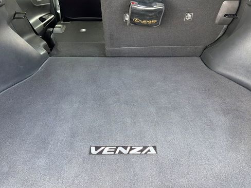 Used 2021 Toyota Venza XLE w/ Carpet Mat Package (TMS) image 12