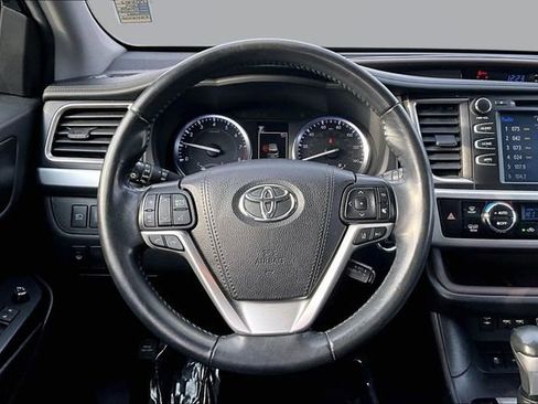 Used 2019 Toyota Highlander XLE image 8