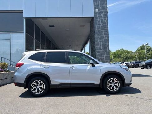 Used 2019 Subaru Forester Premium AWD/4WD image 8