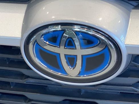 Used 2024 Toyota RAV4 LE AWD/4WD image 10