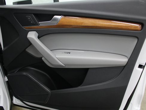 Used 2022 Audi Q5 2.0T Premium w/ Convenience Package image 26