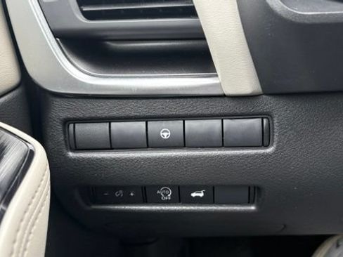 Used 2025 Nissan Rogue SV AWD/4WD image 14