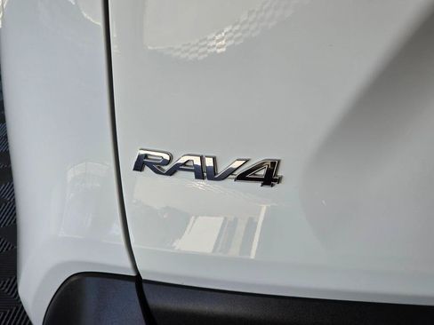 Used 2025 Toyota RAV4 XLE AWD/4WD image 13