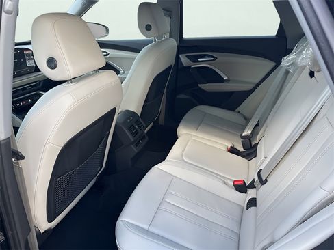 New 2025 Audi Q5 Premium image 16