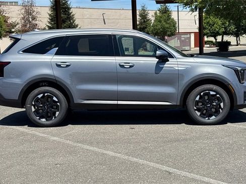 New 2025 Kia Sorento S image 3