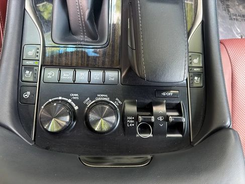 Used 2021 Lexus LX 570 4WD w/ Sport Package image 33