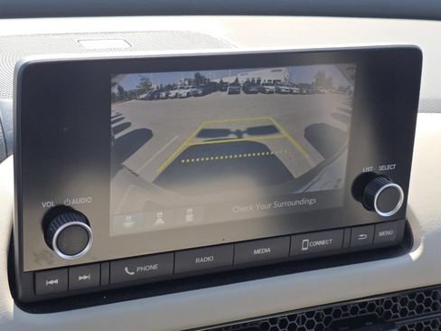 Certified 2023 Honda HR-V LX image 3