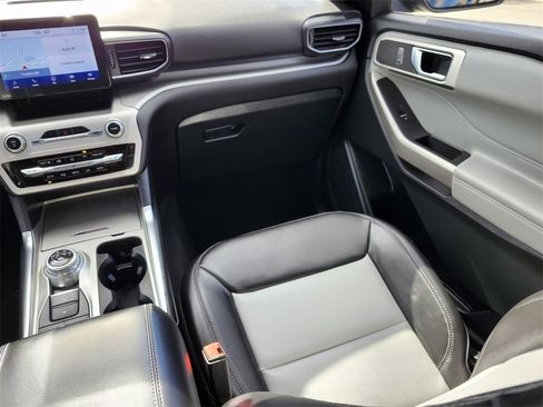 Certified 2022 Ford Explorer XLT w/ Equipment Group 202A image 15