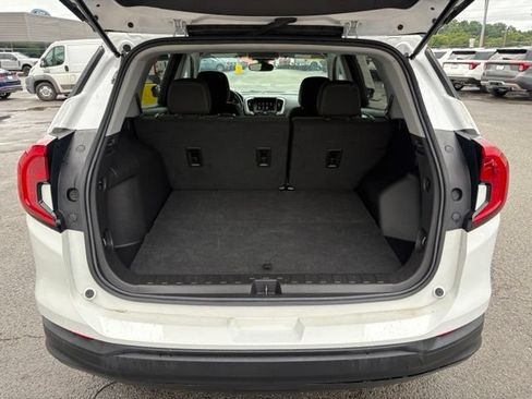 Used 2024 GMC Terrain SLE AWD/4WD image 27