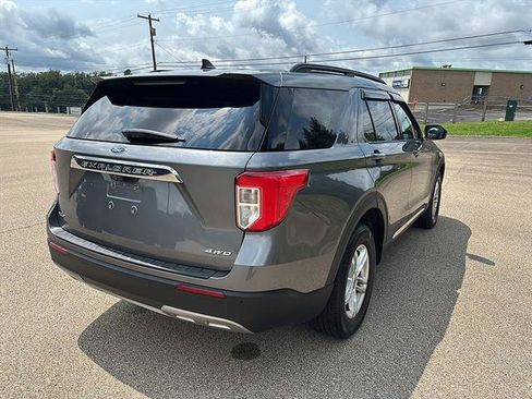 Certified 2022 Ford Explorer XLT w/ Equipment Group 202A AWD/4WD image 4