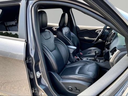 Used 2020 Jeep Cherokee High Altitude FWD image 19