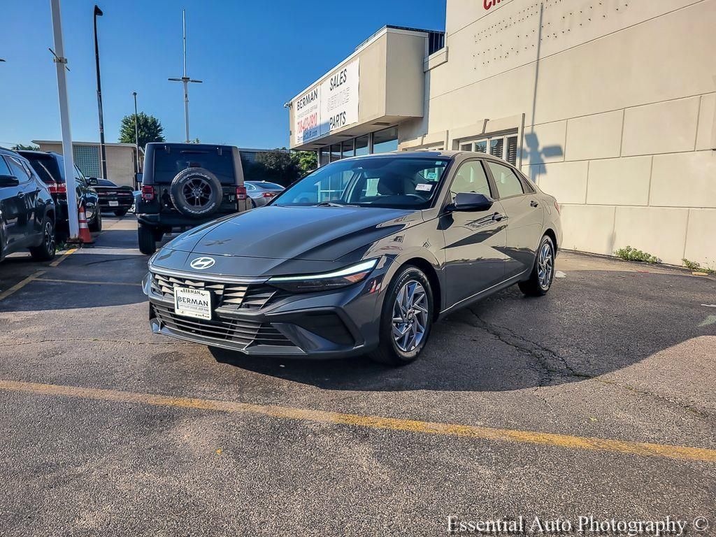 Used 2024 Hyundai Elantra SEL FWD image 9