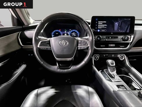 Certified 2024 Toyota Grand Highlander AWD image 6