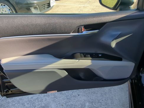 Used 2023 Toyota Camry XSE image 13