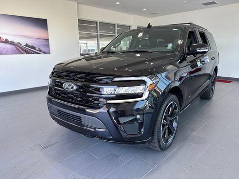 Used 2022 Ford Expedition Limited AWD/4WD image 3