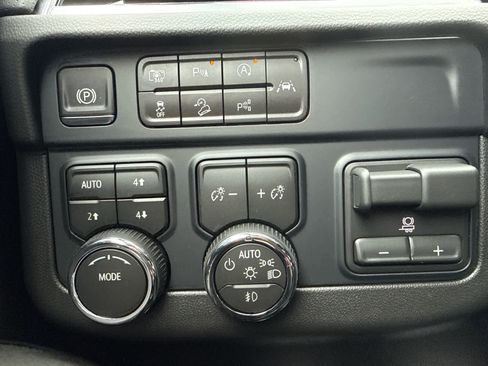 New 2026 Chevrolet Suburban Premier w/ Sun And Tow Package AWD/4WD image 22