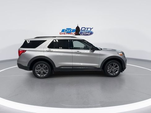 Used 2023 Ford Explorer XLT w/ Equipment Group 202A image 11