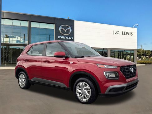 Used 2022 Hyundai Venue SE w/ Cargo Package FWD image 1